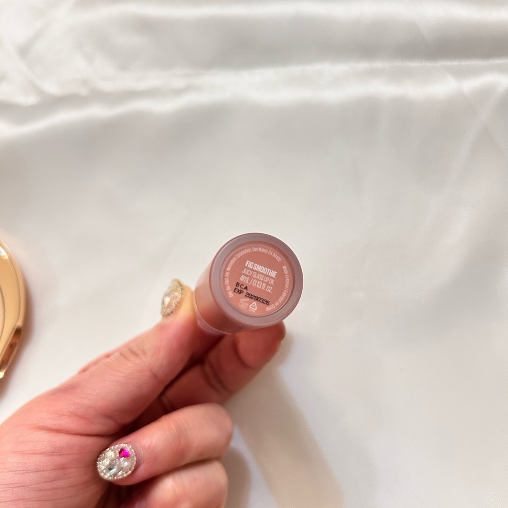 Charlotte Tilbury Highlighter & kaja juicy glass - Picture 11 of 14